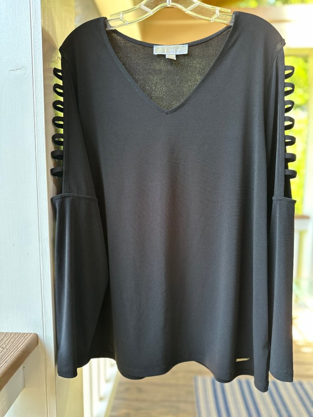 Michael Kors Modern Black Top Long Cut-Out Sleeves V Neck Blouse Women's Size 1X